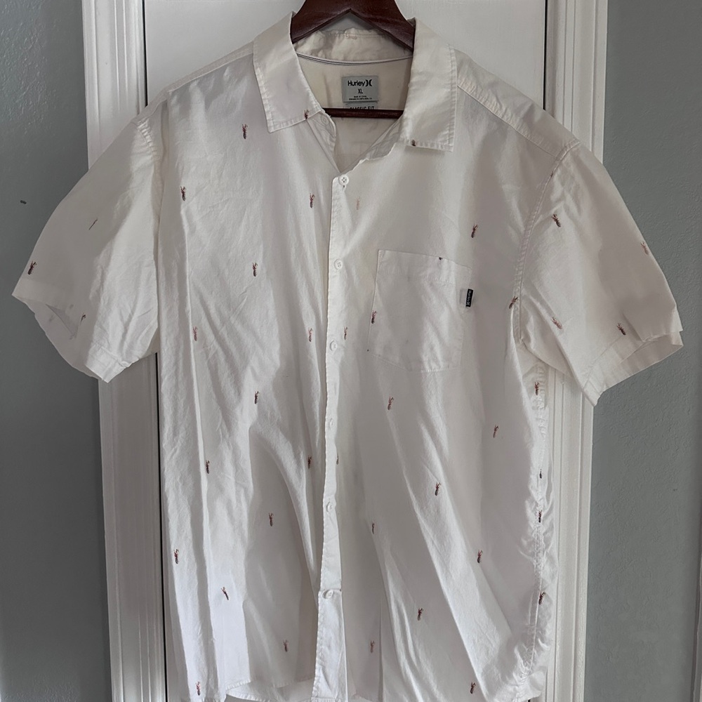 Hurley White Casual Button Down Shirt with Subtle Patterns